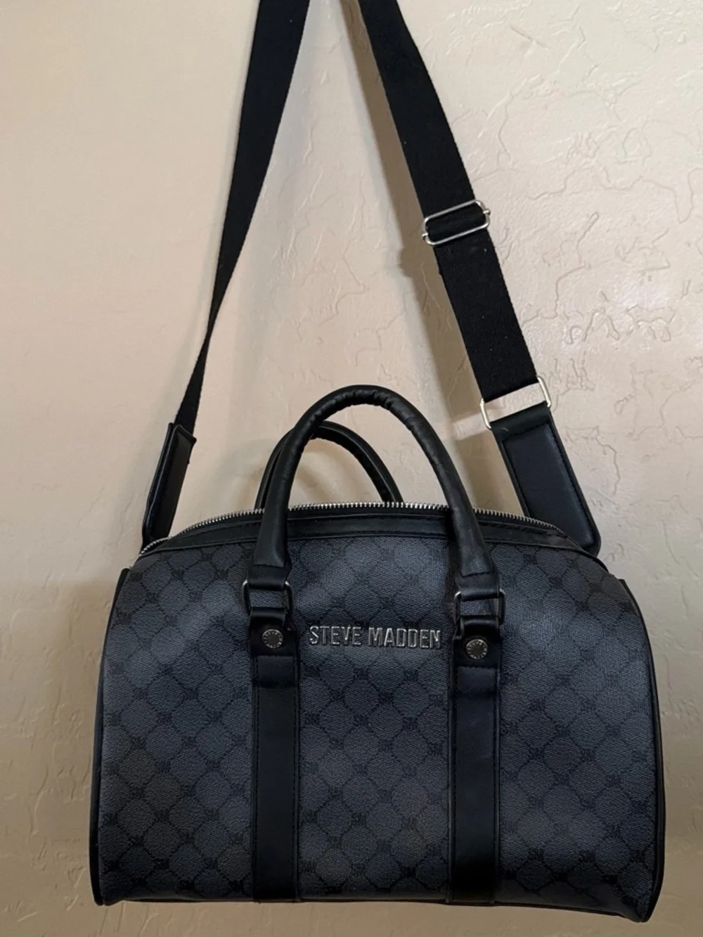 Steve Madden sleek steve